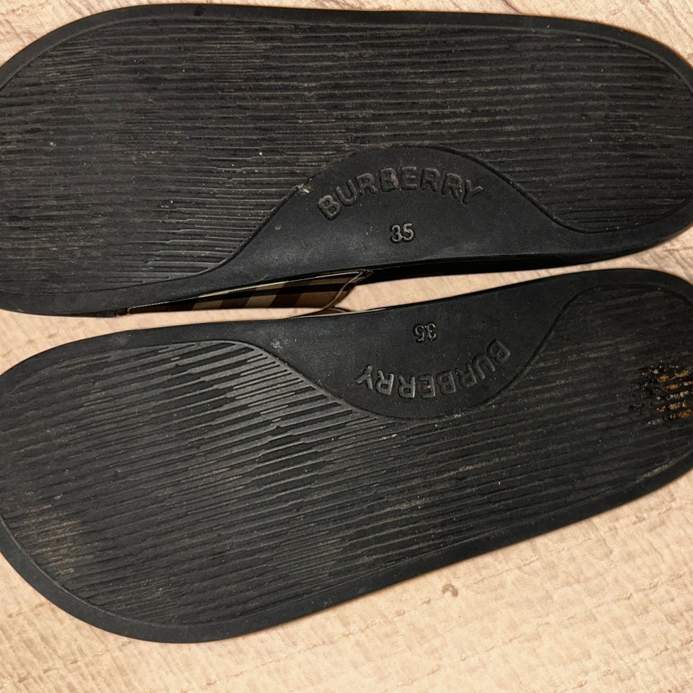 Boys Burberry slide size 35